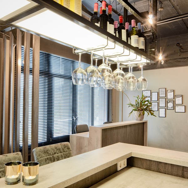 Inview Amersfoort - bar met stoelen