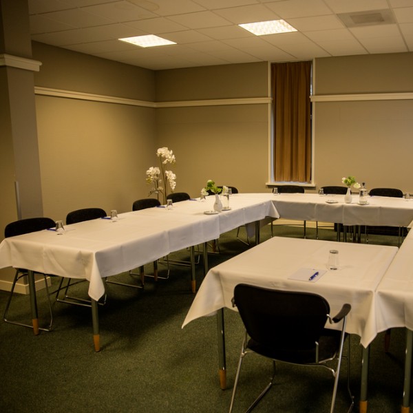 7. Heidehof-Interieur-Zalen-Vergaderzaal klein-5.png
