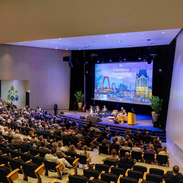 de Doelen Collegezaal gevuld