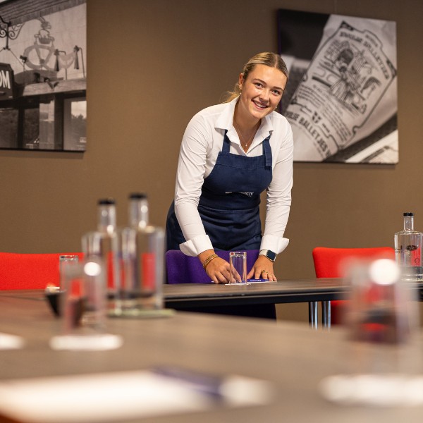 zaal met water u vorm