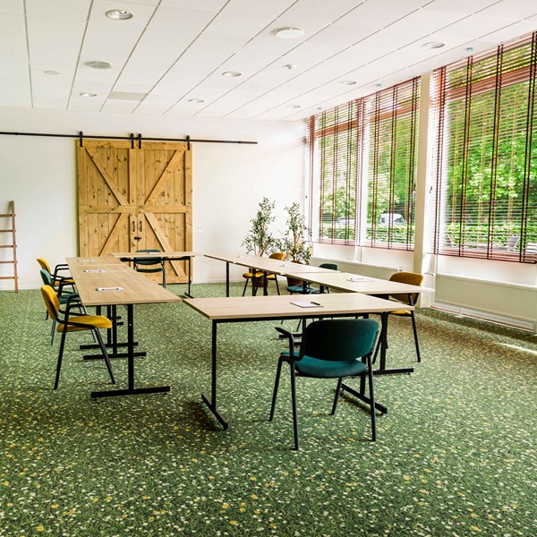 Eigentijdserf - vergaderzaal