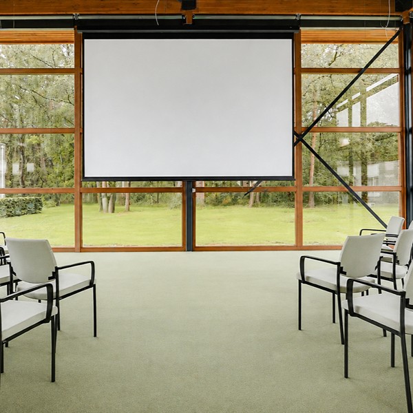 Eigentijdserf - zaal