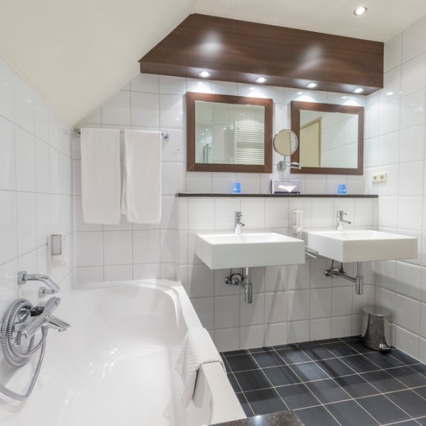 8Erenstein-Interieur-Kamers-Familie-Badkamer_7518
