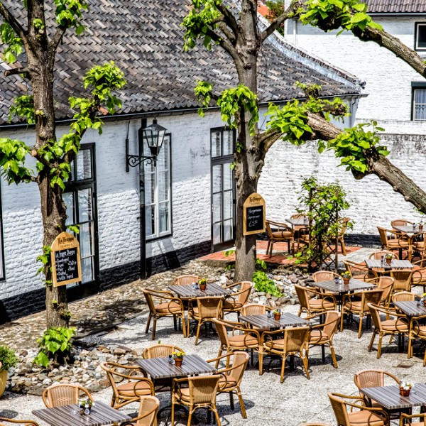 6. La Ville Blanche-Exterieur-Terras Achter--7