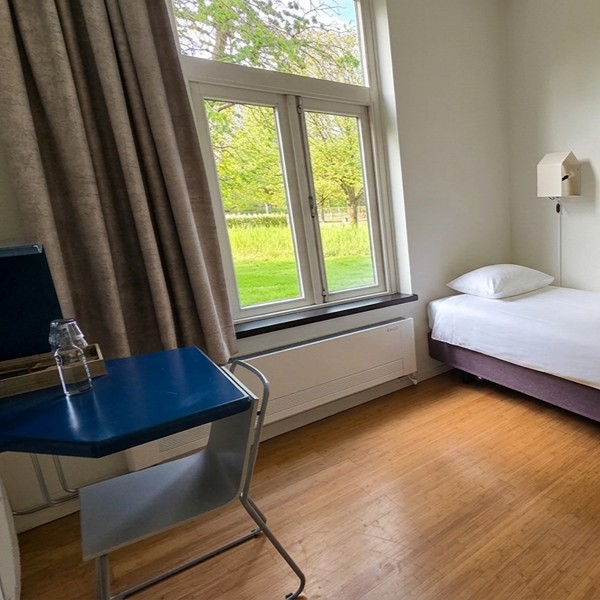 Zin - Hotelkamer begande grond