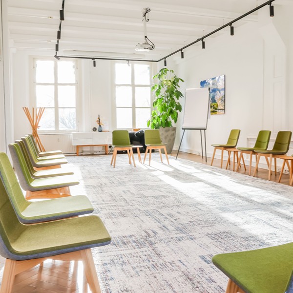Huize Marlot - vierkant opstelling stoelen