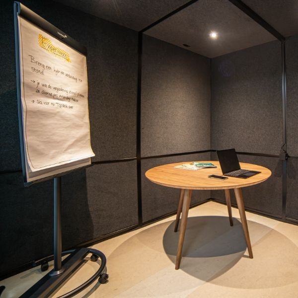 4. CoachLounge - Studio.jpg