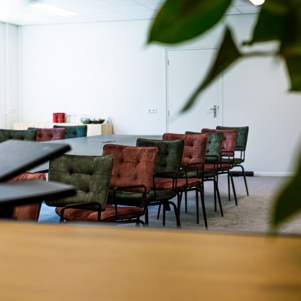 5. CoachLounge - Stoelen.jpg