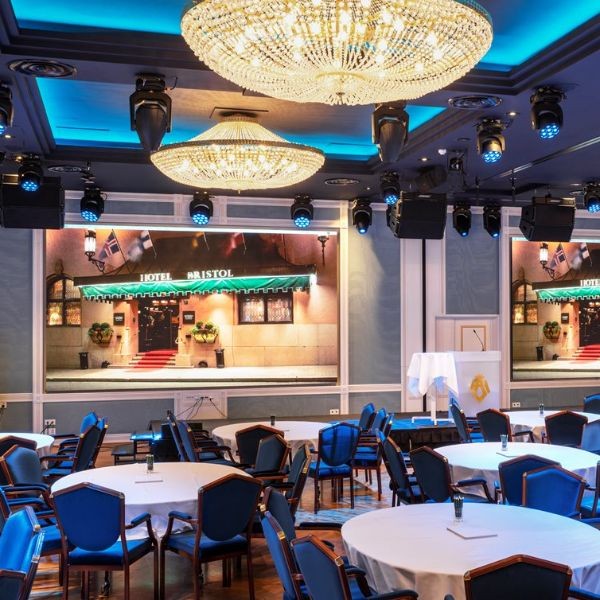 5. Hotel Bristol - Diner zaal.jpg