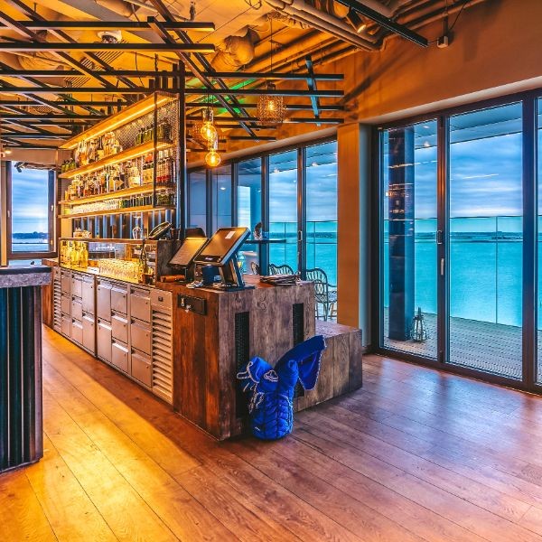 11. Four elements sky bar interieur