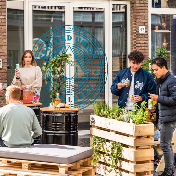 The Distillery - Drinks outside