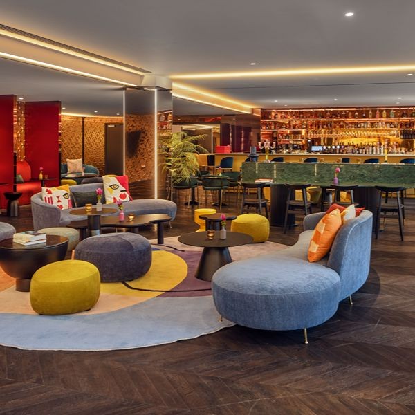 Colección de autógrafos de Cardo Brussels - Bar del vestíbulo
