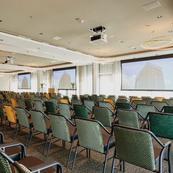 2. Van der Valk Schiedam - zaal theater.jpg
