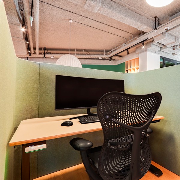 7. HNK Sloterdijk-Cowork-desk
