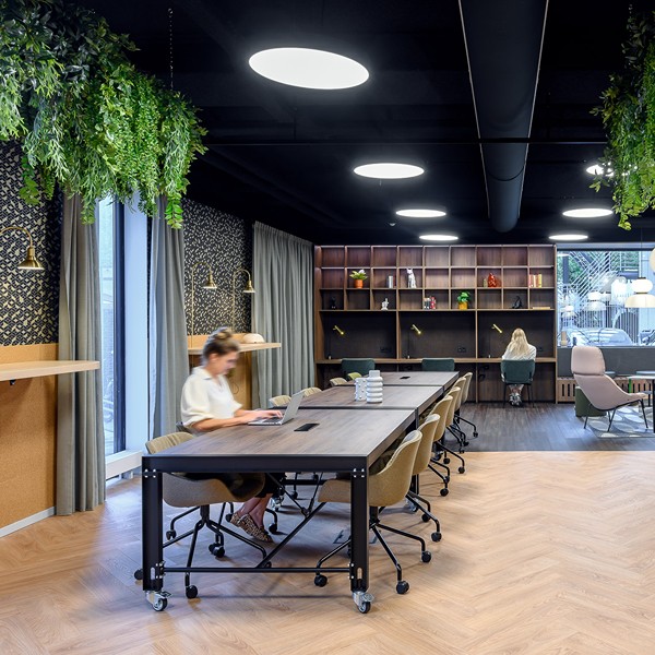 9. HNK Sloterdijk Werkplekken