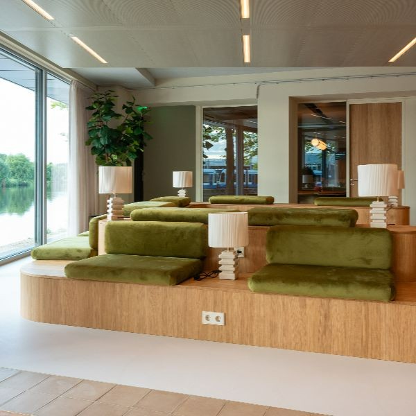 Lounge 4
