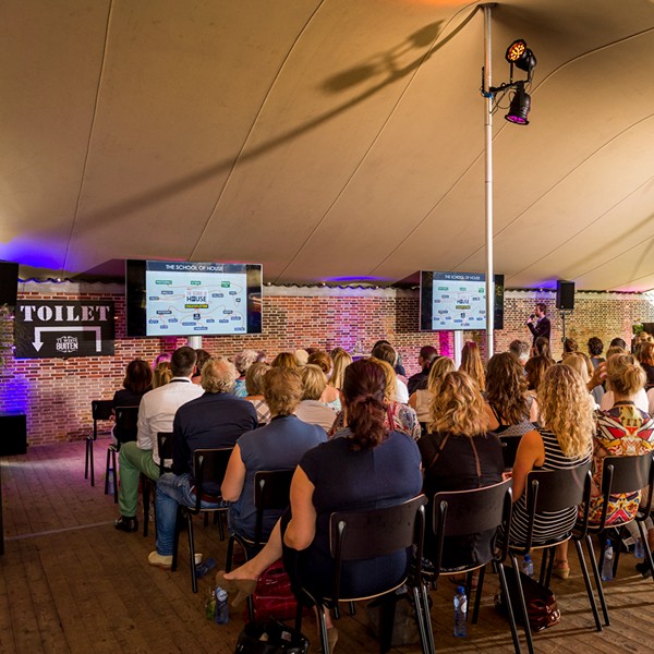 2. Te Werve Lodge Zaal theater opstelling