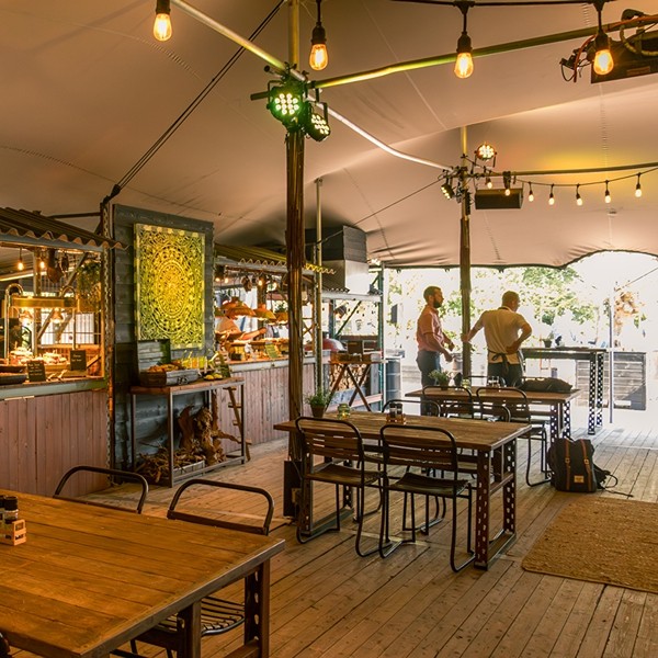8. Te Werve Lodge bar,restaurant