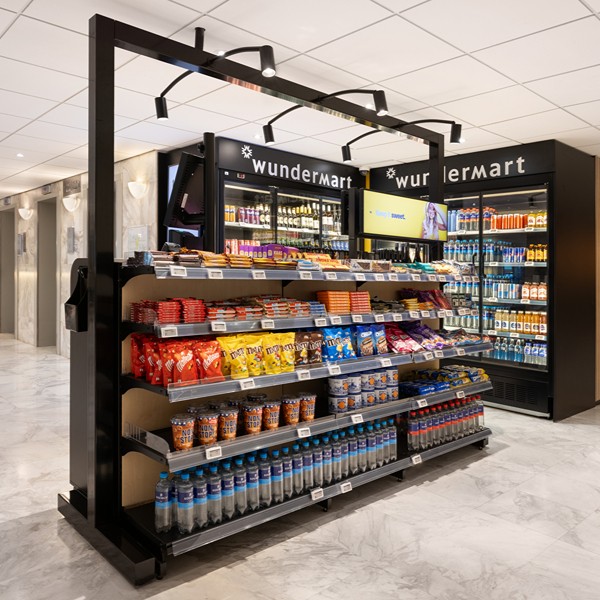 NH schiphol airport - Wundermart lobby