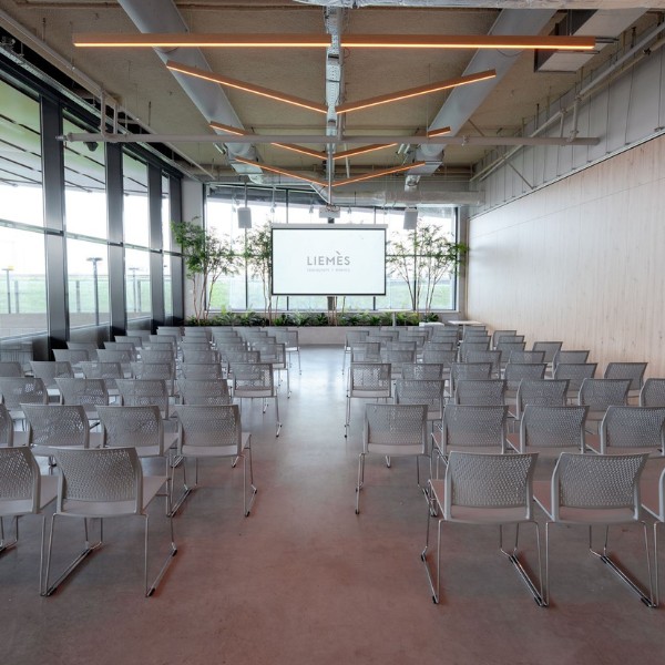 LIEMÈS - Zaal theater opstelling
