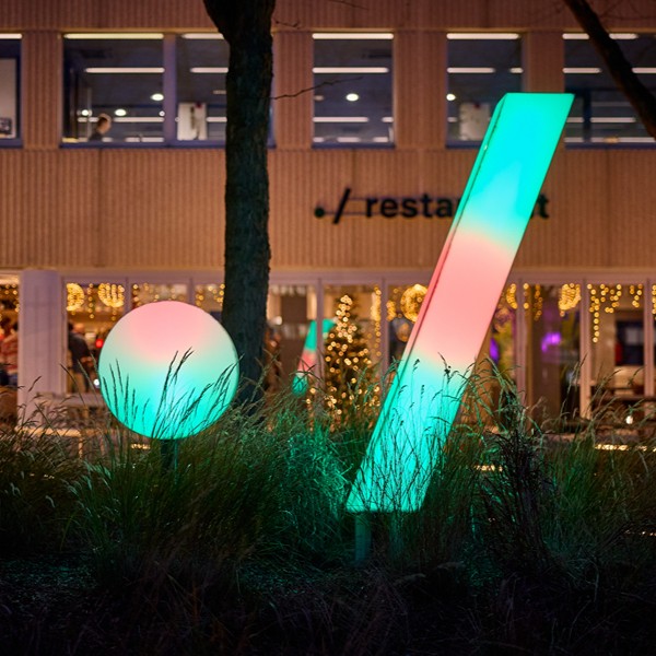 Dotslash voorkant gebouw