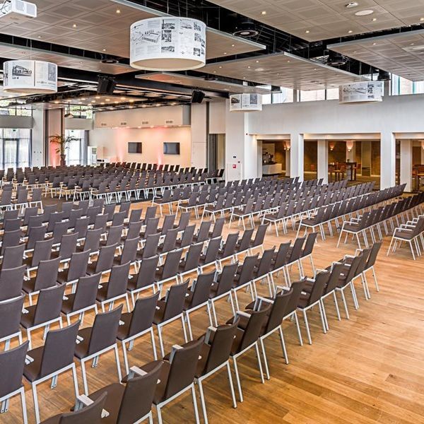 6. Postillion Utrecht Bunnik - theater.jpg