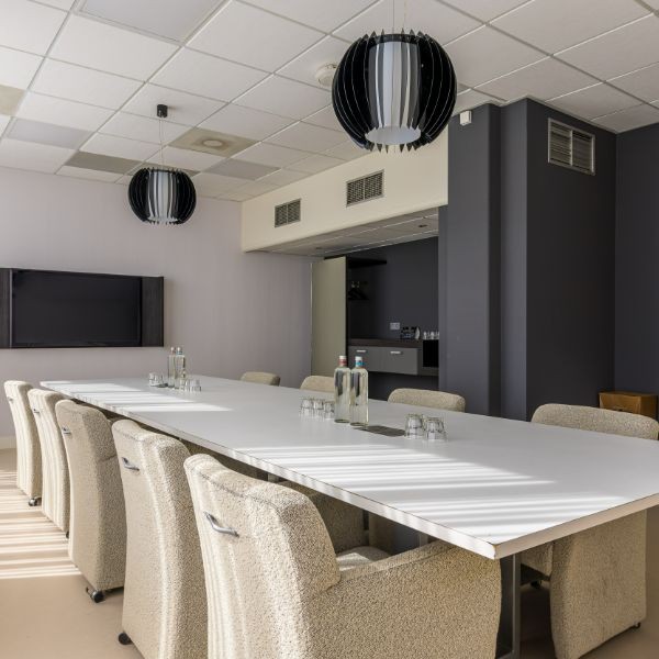 8. Postillion Utrecht Bunnik - Boardroom wit.JPG