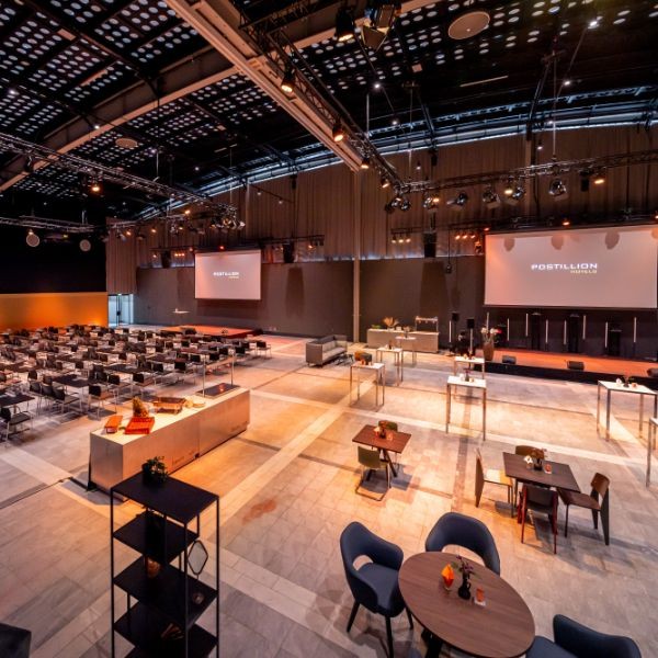 2. Postillion Rotterdam - Theater zaal.jpg