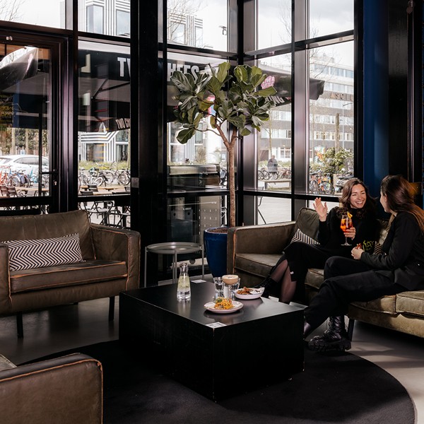 3. Lounge area 1