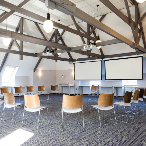 8. Kontakt der Kontinenten Zaal kringopstelling