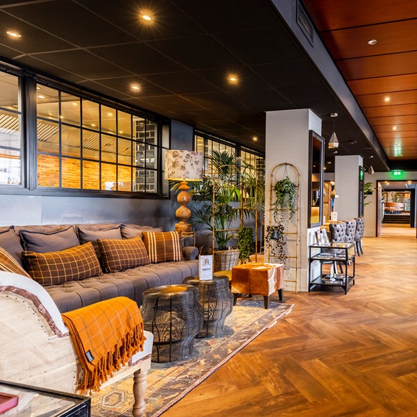 7 Lounge