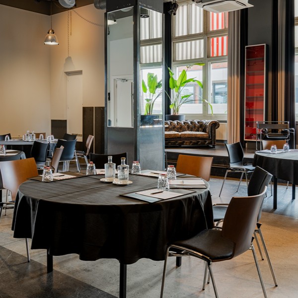Hotel New York Rotterdam - ronde tafels