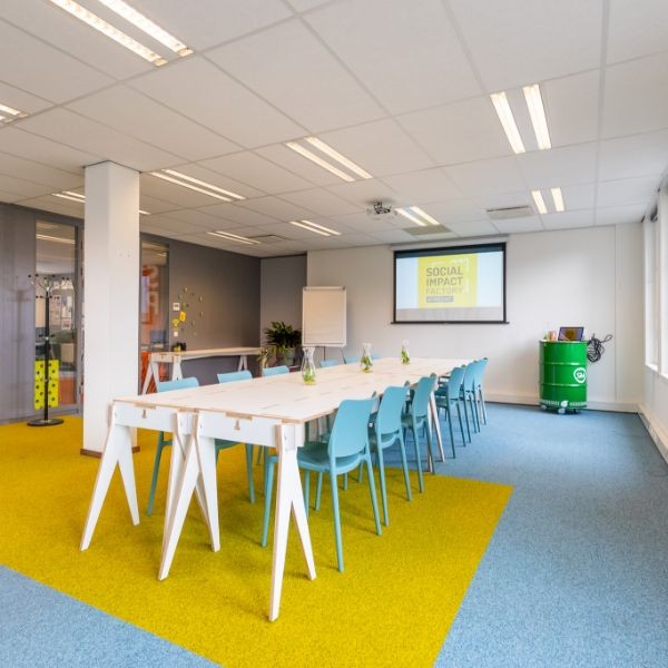 7. Social Impact Factory - zaal boardroom