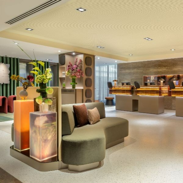 Marriot Hotel Amsterdam Front Desk