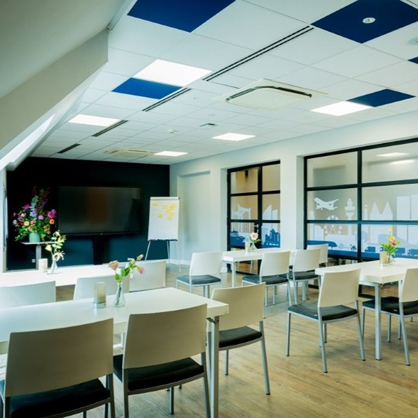 10.-Blauwe-zaal-Cabaretopstelling