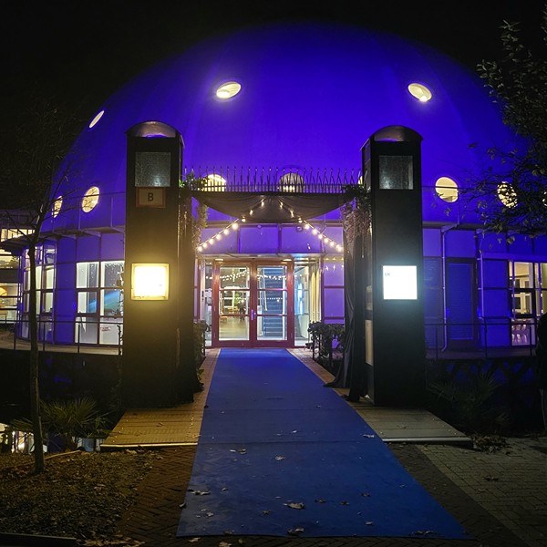 Planetarium - buiten donker
