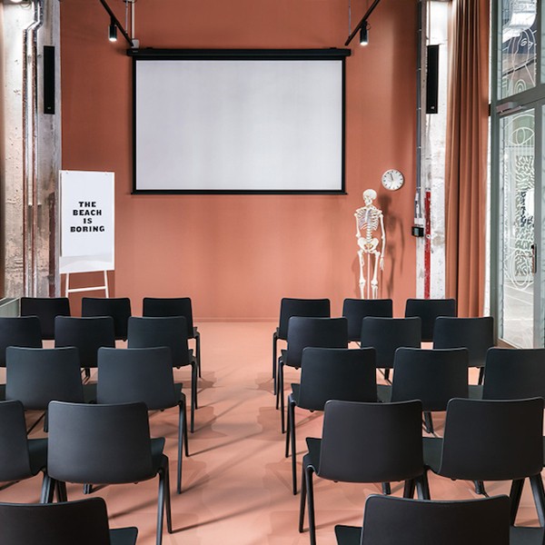 9. The Student Hotel Maastricht meetingroom_02