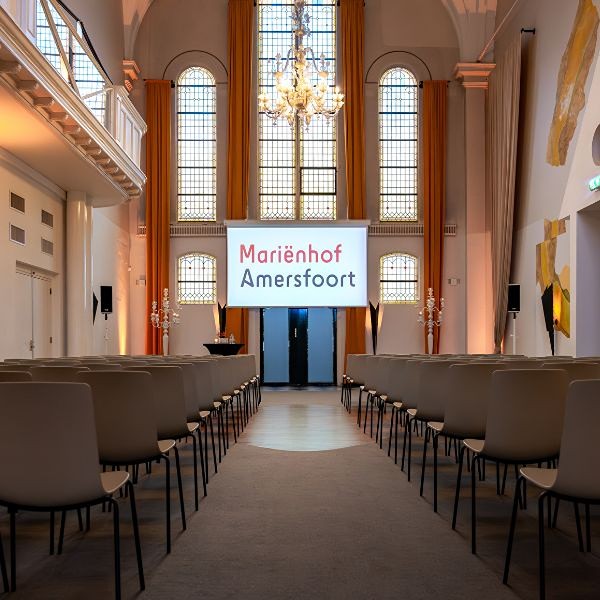 Marienhof - zaal kerk