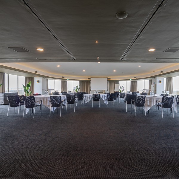 Leonardo Ijmuiden - zaal tafels