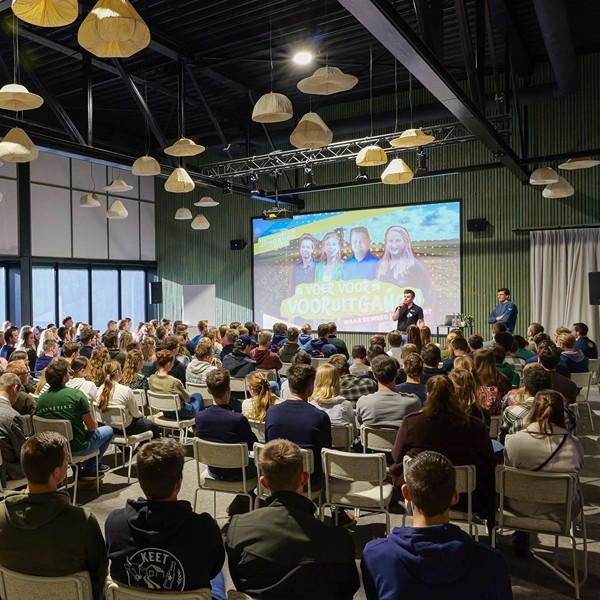 Midden Nederland Hallen - zaal theater opstelling