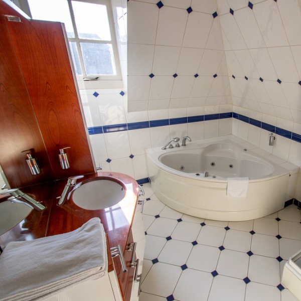 7. Marijke-Interieur-Kamers-Appartement Suite-Badkamer